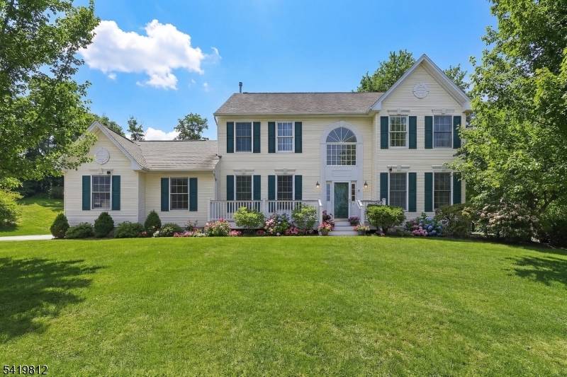104 Hockenbury Dr, Glen Gardner Boro, NJ 08826