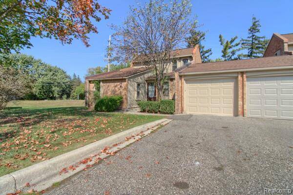 2906 Moon Lake DR S, West Bloomfield Charter Township, MI 48323