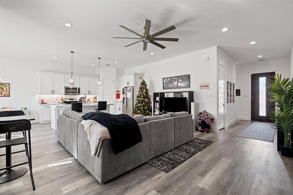 7722 Oak Garden Trail, Dallas, TX 75232