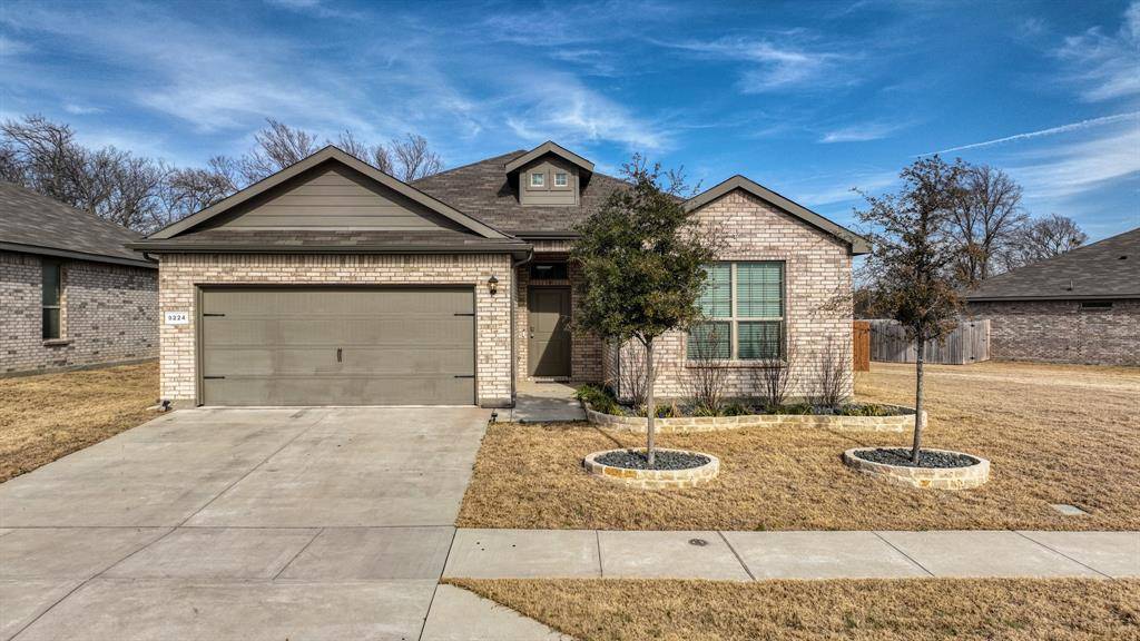 9224 Red Brush Trail, Fort Worth, TX 76131