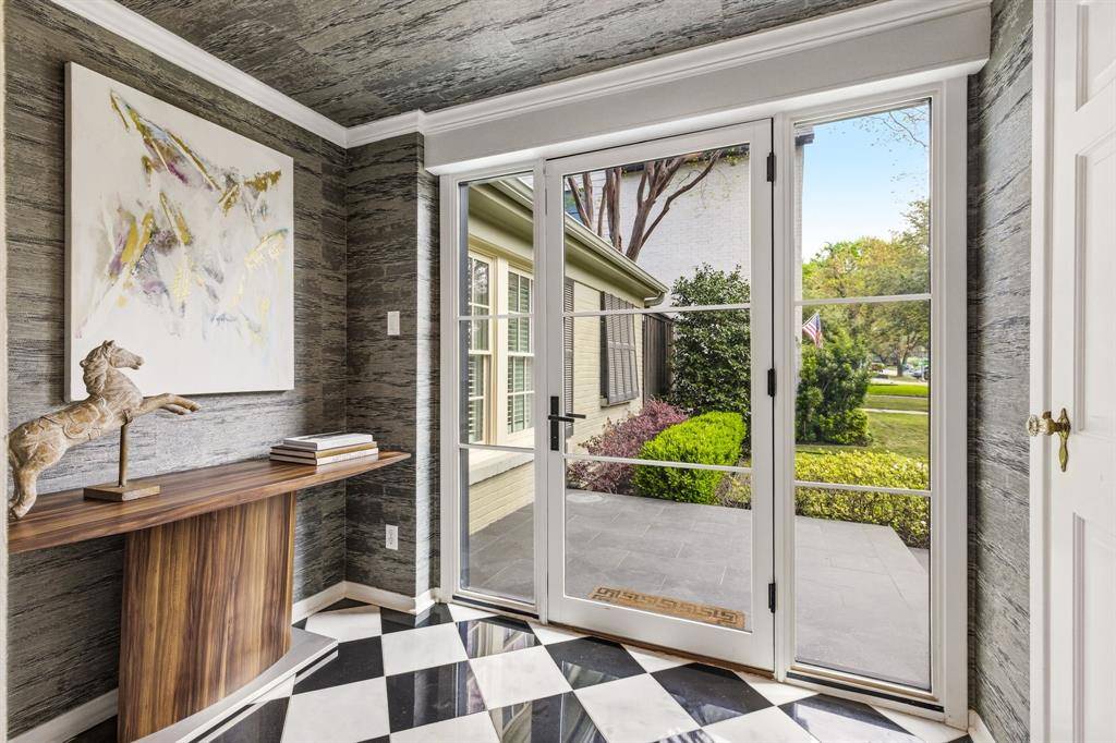 4684 S Versailles Avenue, Highland Park, TX 75209