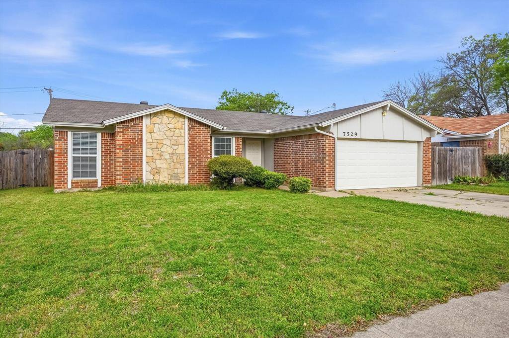 7529 Meadowlark Lane N, Watauga, TX 76148
