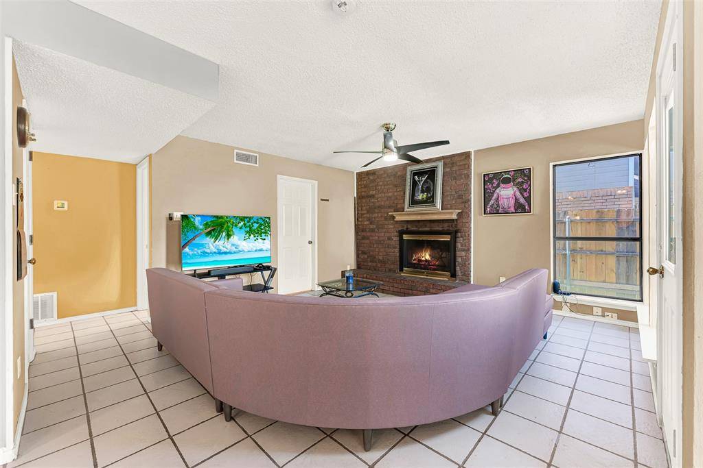 2828 Linden Lane, Grand Prairie, TX 75052