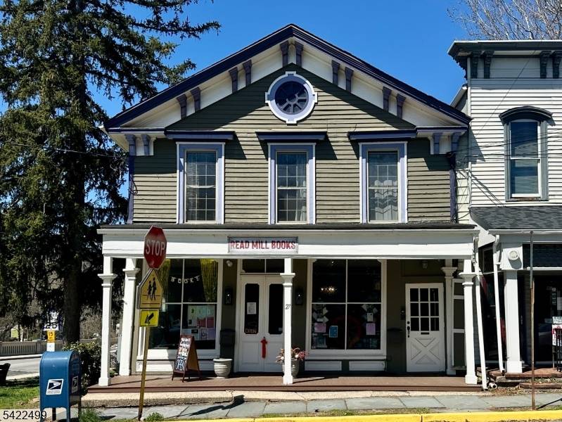 27 Center St, Clinton Town, NJ 08809