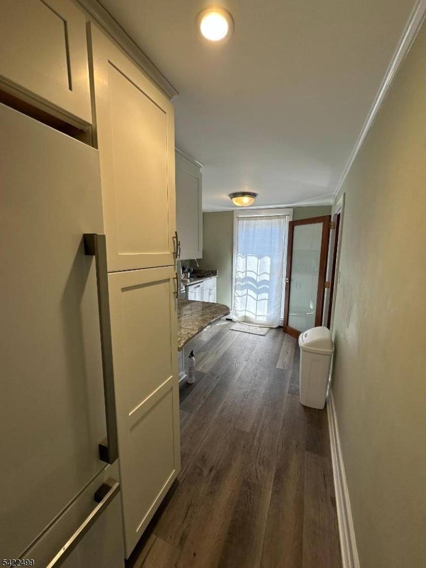 27 Center St, Clinton Town, NJ 08809