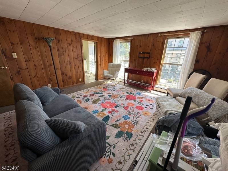 27 Center St, Clinton Town, NJ 08809