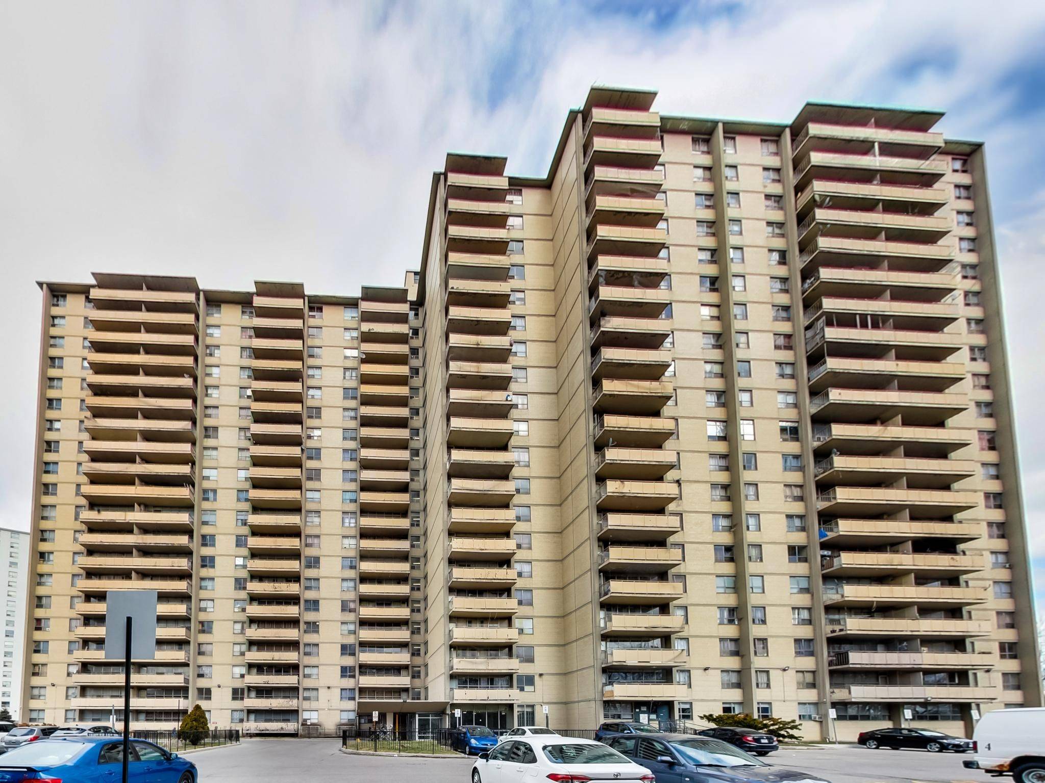 65 Thorncliffe Park DR #1411, Toronto C11, ON M4H 1L2