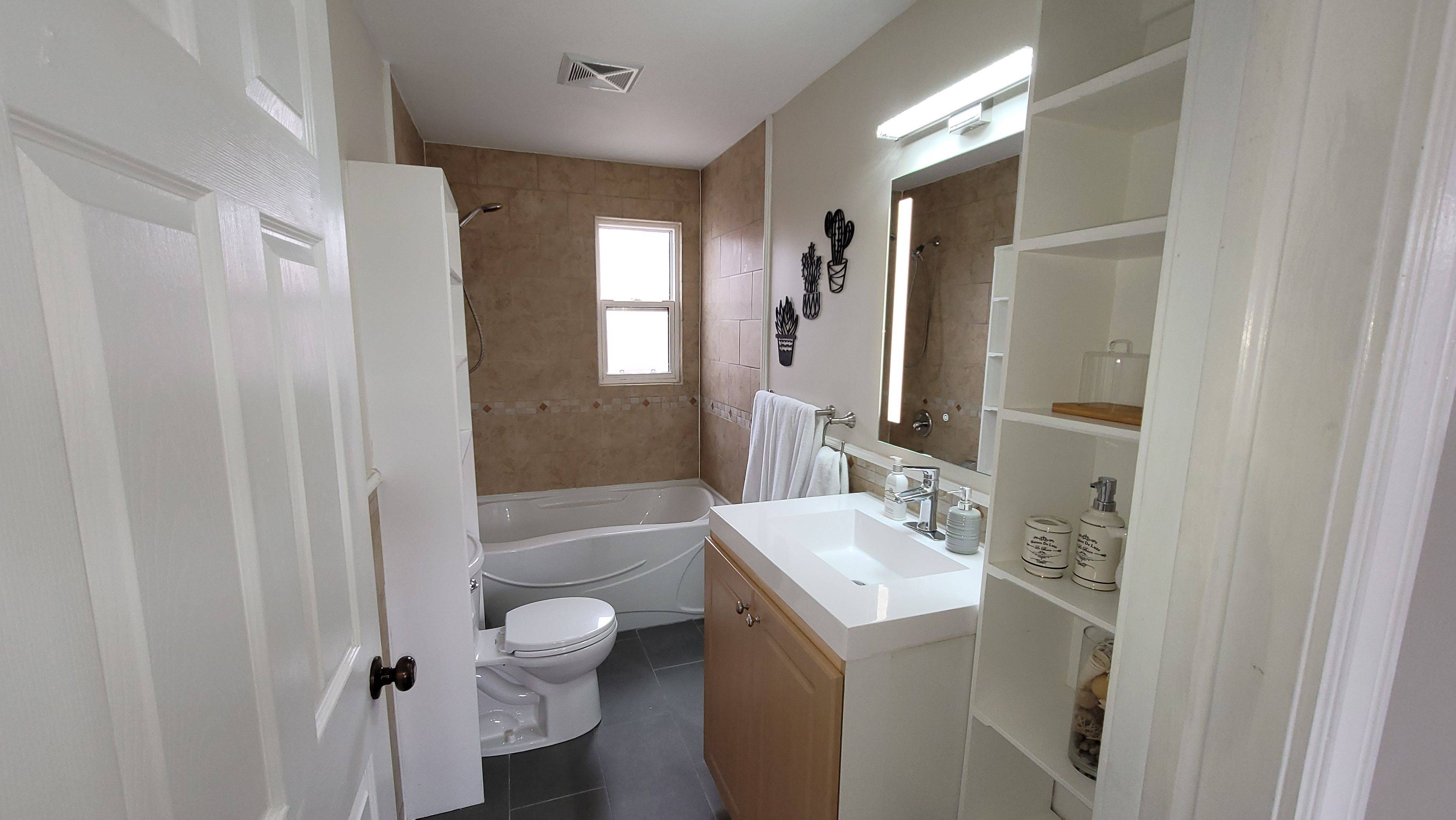 67 Bingham ST, Bradford West Gwillimbury, ON L3Z 1X3