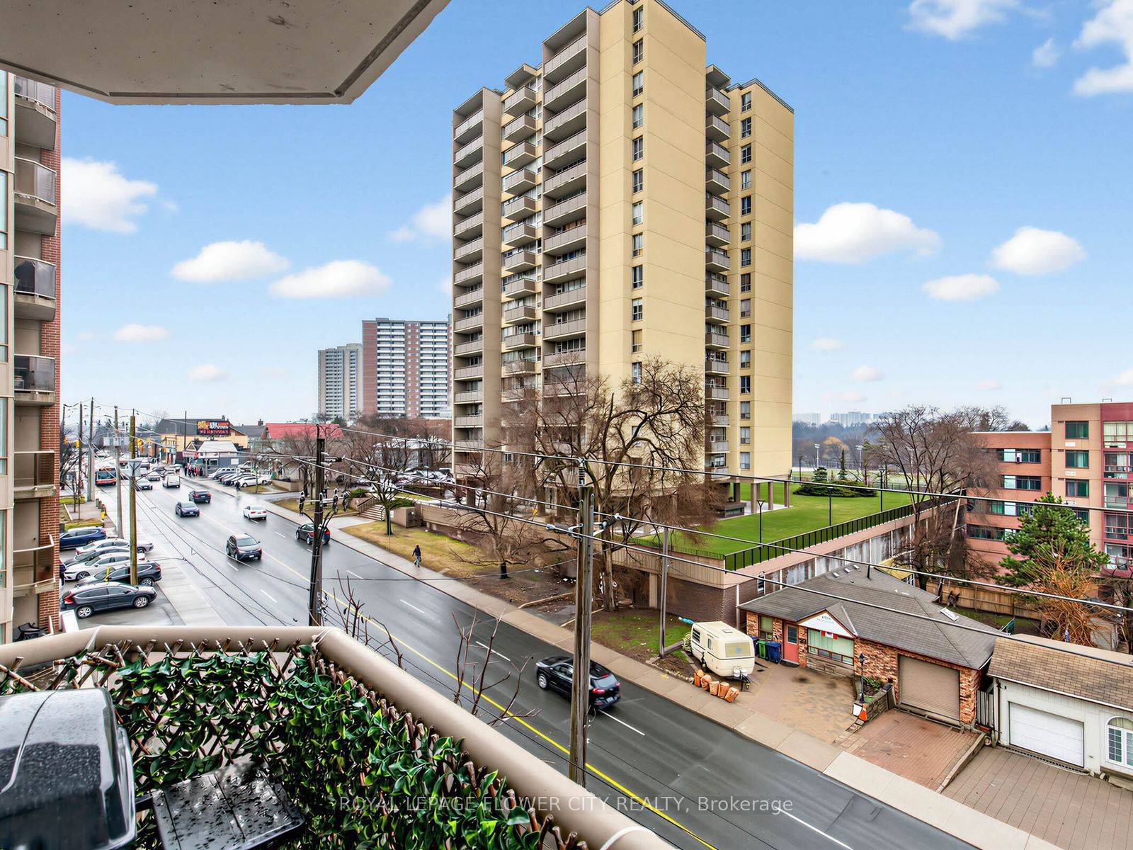 2088 Lawrence AVE W #404, Toronto W04, ON M9N 1J1