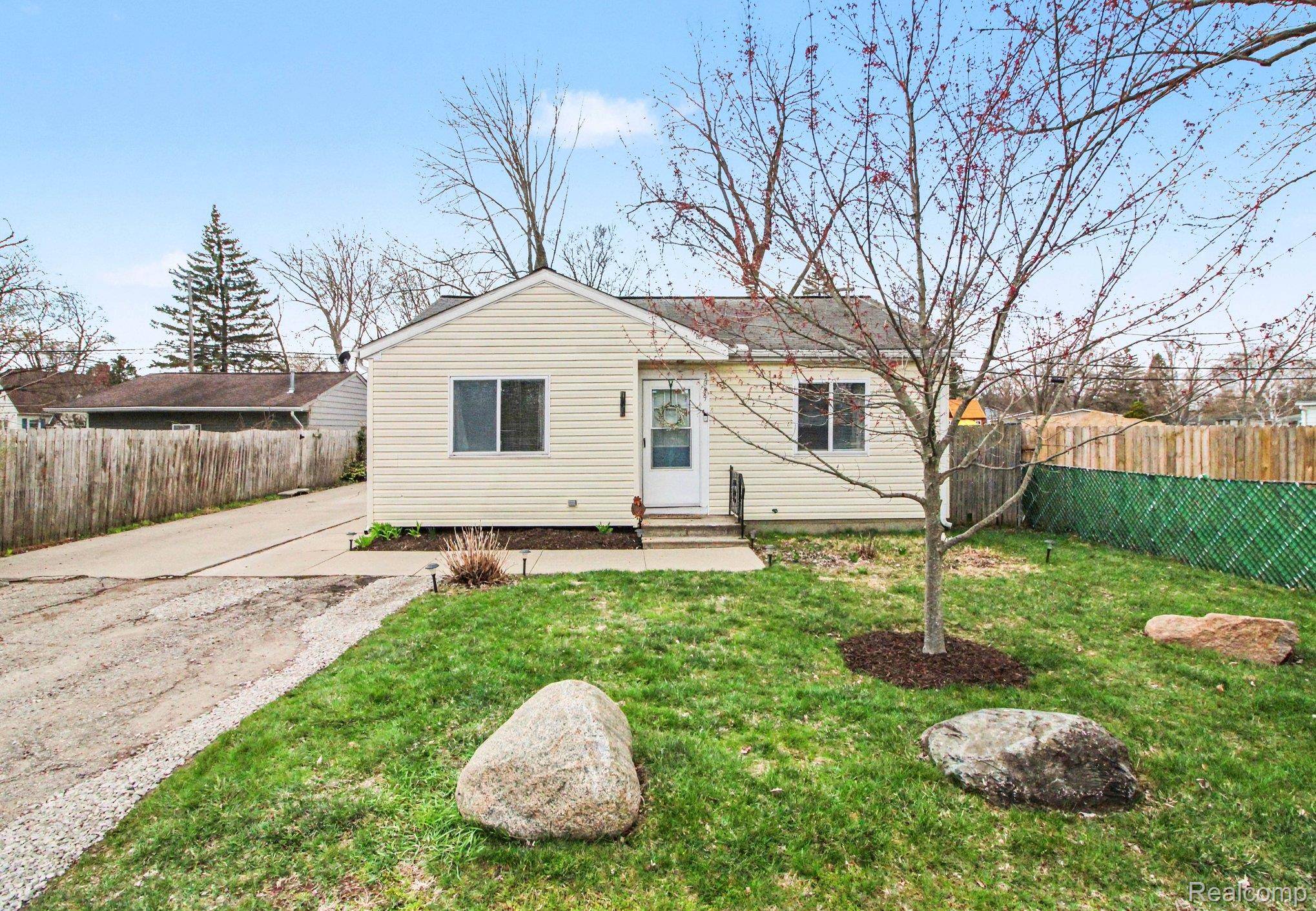 3039 Airport RD, Waterfordchartertownship_oakland, MI 48329