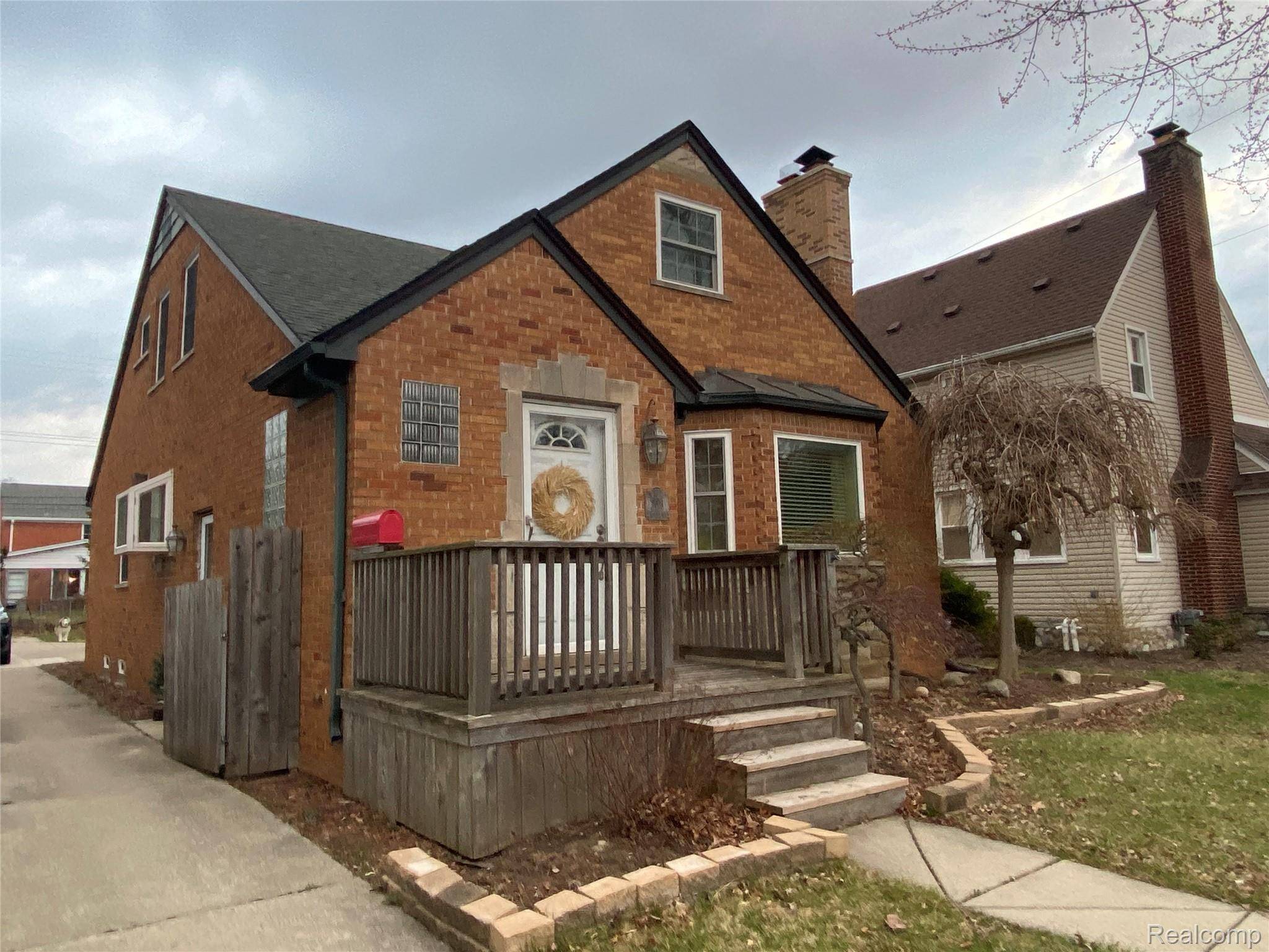 2016 W 12 Mile RD, Royal Oak, MI 48073