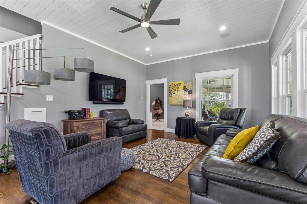 110 S Walnut, Roanoke, TX 76262