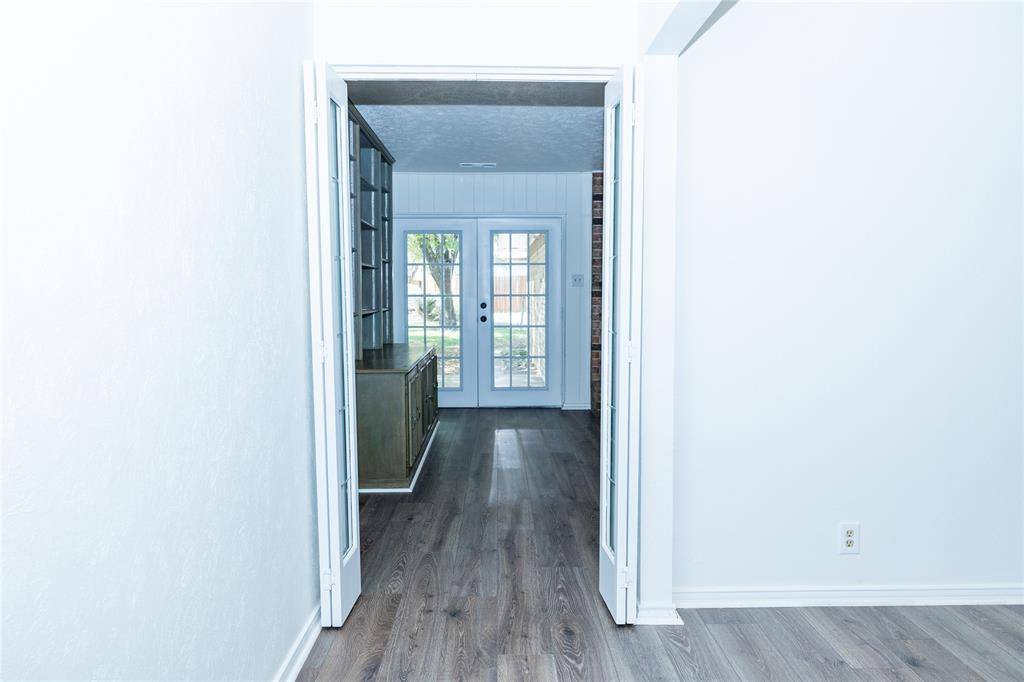 1860 Meadow Valley Lane, Dallas, TX 75232