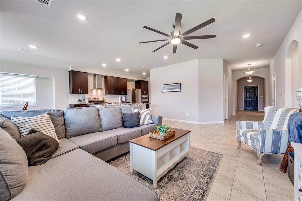 1305 Coyote Ridge, Aubrey, TX 76227