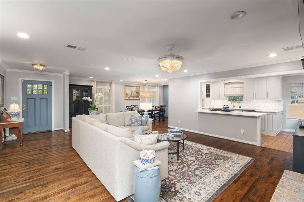 9709 Elmcrest Drive, Dallas, TX 75238