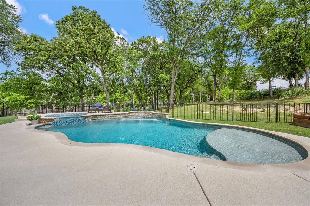 120 Riverbend Estates Drive, Fort Worth, TX 76112