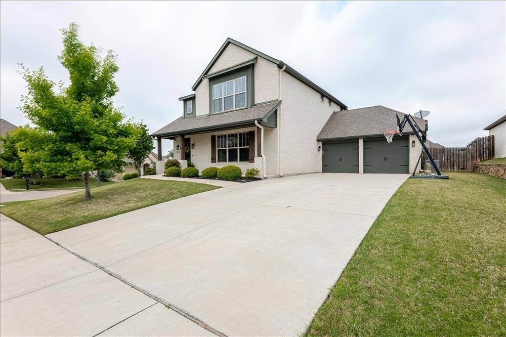 560 Inwood Street, Benbrook, TX 76126