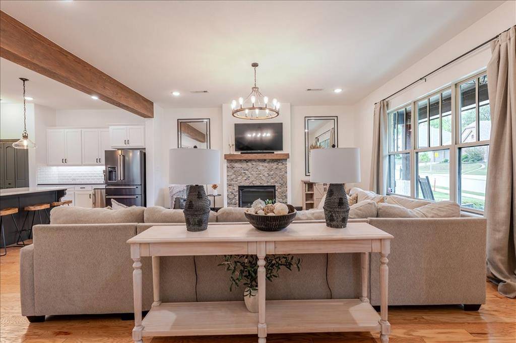 560 Inwood Street, Benbrook, TX 76126