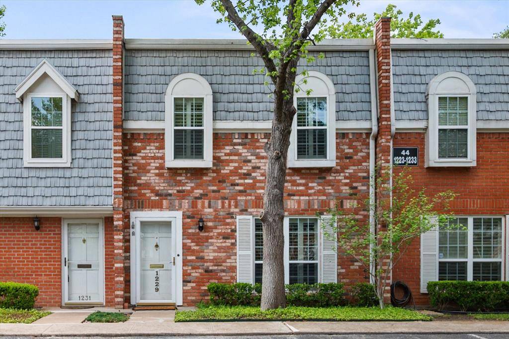 1229 Roaring Springs Road, Fort Worth, TX 76114