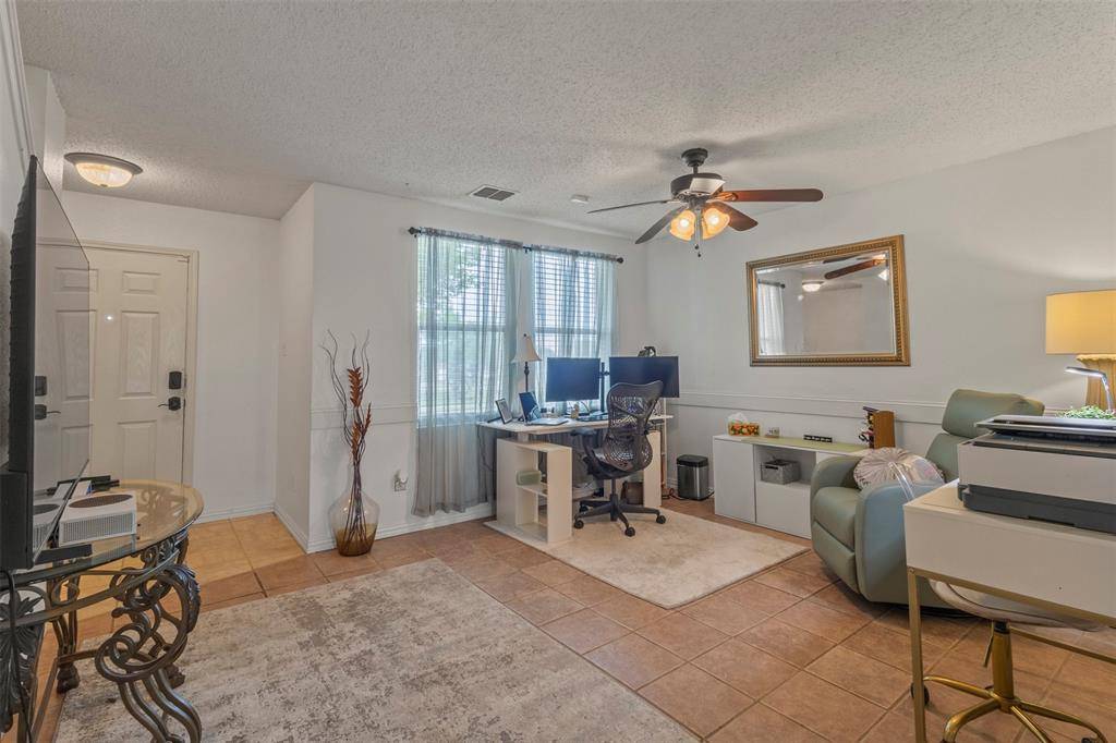 633 Almandora Drive, Arlington, TX 76002