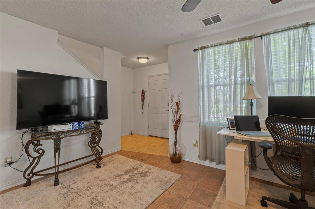 633 Almandora Drive, Arlington, TX 76002