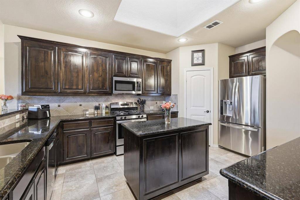 2432 Half Moon Bay Lane, Fort Worth, TX 76177