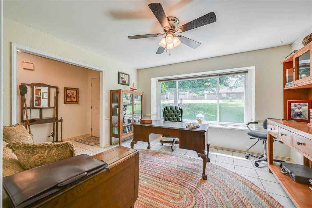 912 N Dove Road, Grapevine, TX 76051