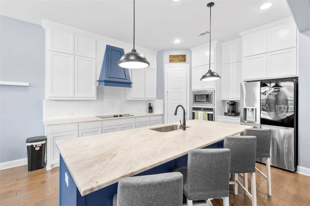 806 Summer Grove Drive, Midlothian, TX 76065