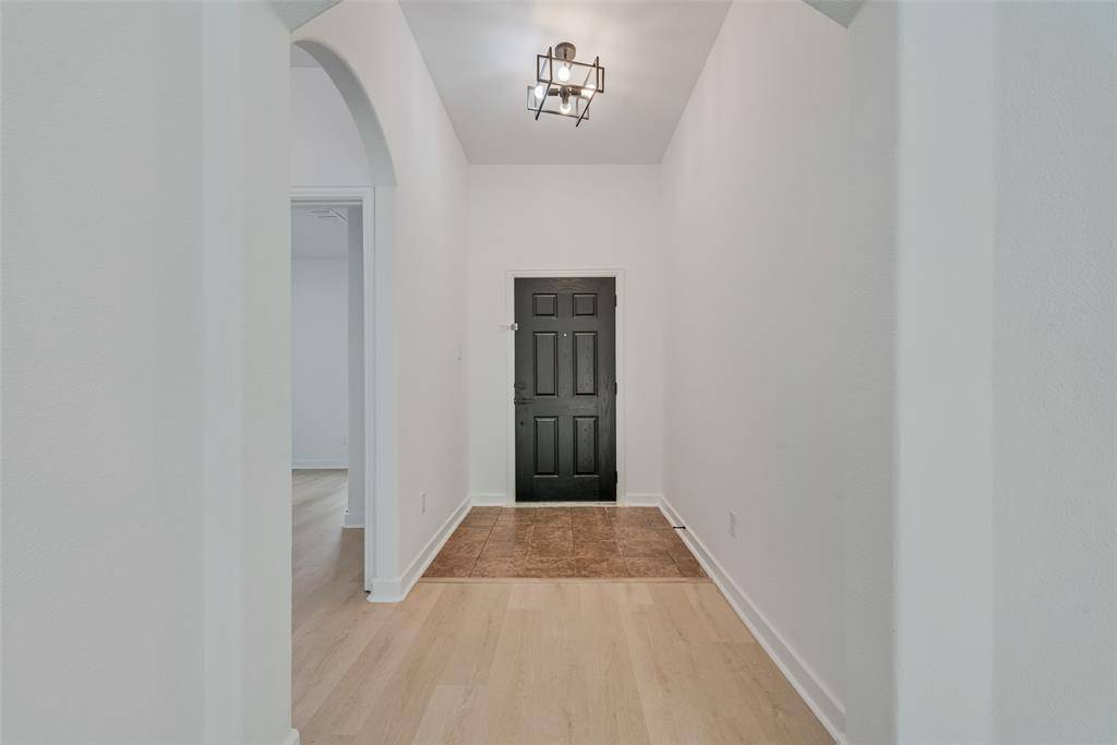 2718 Mossglen Drive, Dallas, TX 75227