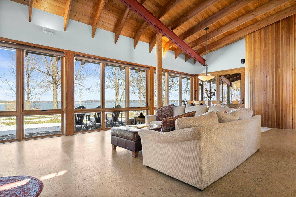 97A 12th Line RD, Frontenac Islands, ON K0H 2Y0