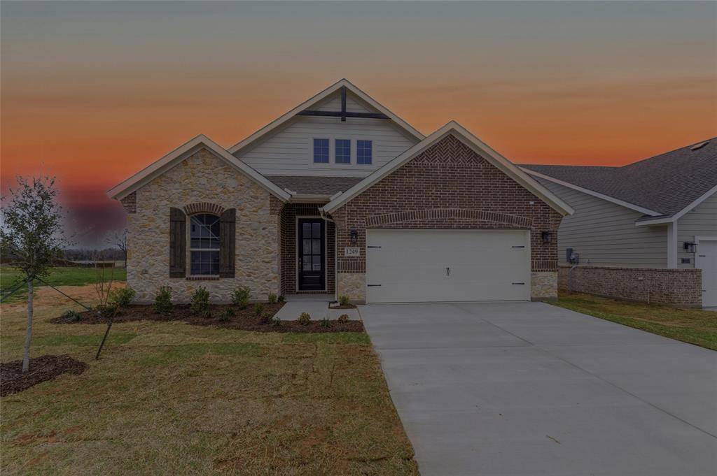 1249 Sabine River Lane, Springtown, TX 76082