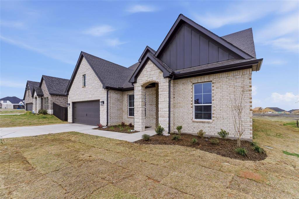 428 Guadeloupe Lane, Springtown, TX 76082