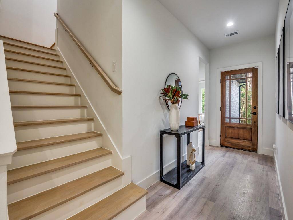 974 Woodacre Drive, Dallas, TX 75241