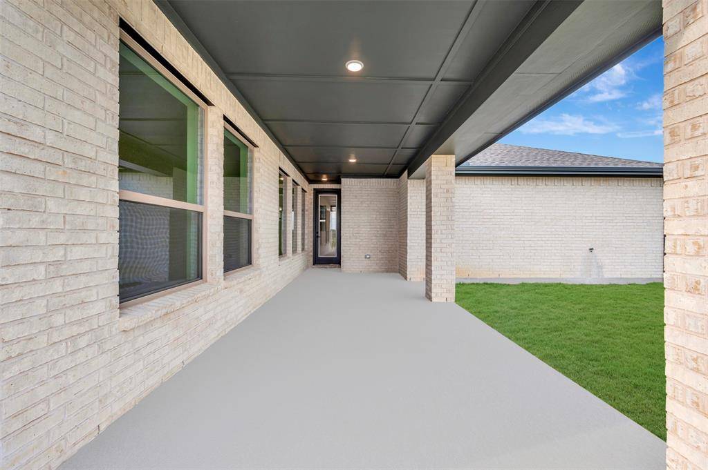 1100 Bolden Avenue, Crowley, TX 76036