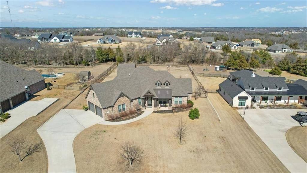 137 Blackthorn Drive, Van Alstyne, TX 75495