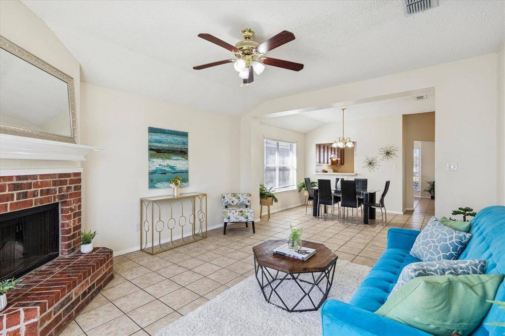 2309 Stagecoach Street, Fort Worth, TX 76133