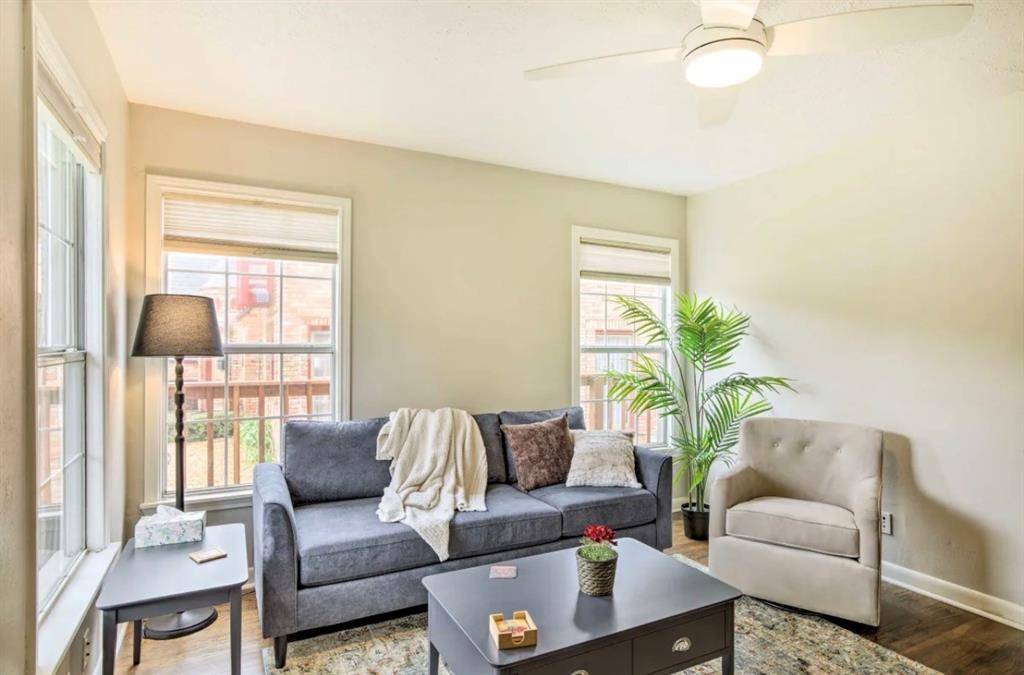 406 N Montreal Avenue, Dallas, TX 75208