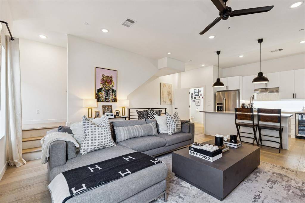 1507 N Garrett Avenue #202, Dallas, TX 75206