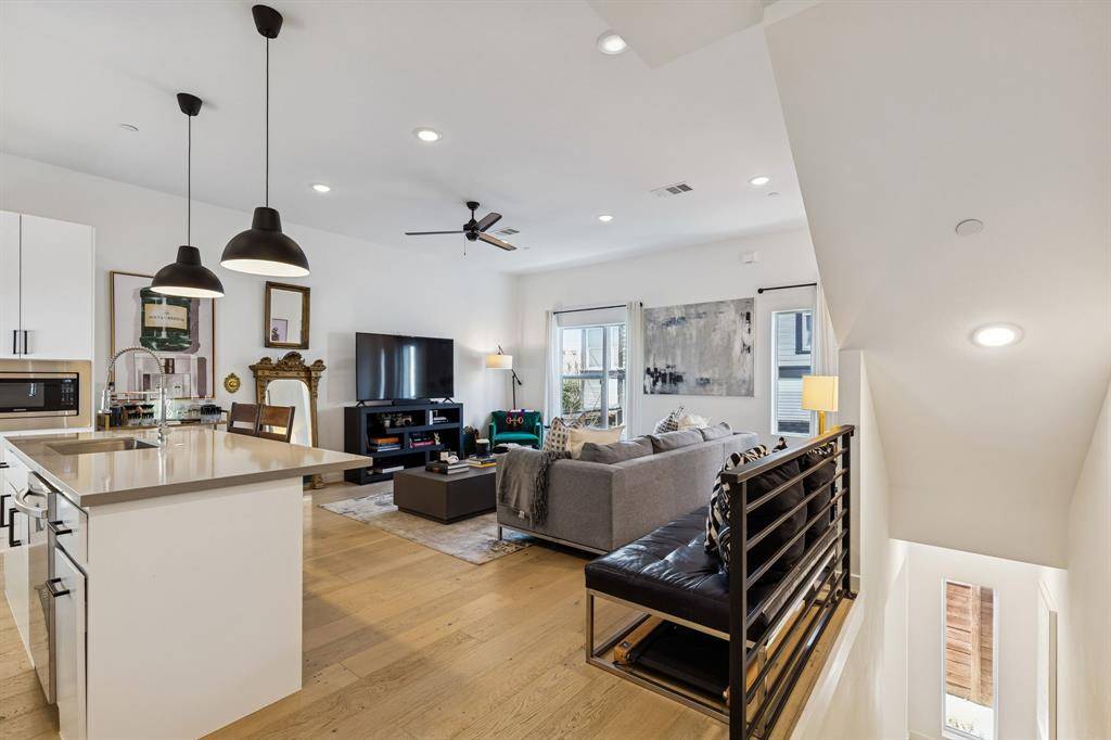 1507 N Garrett Avenue #202, Dallas, TX 75206