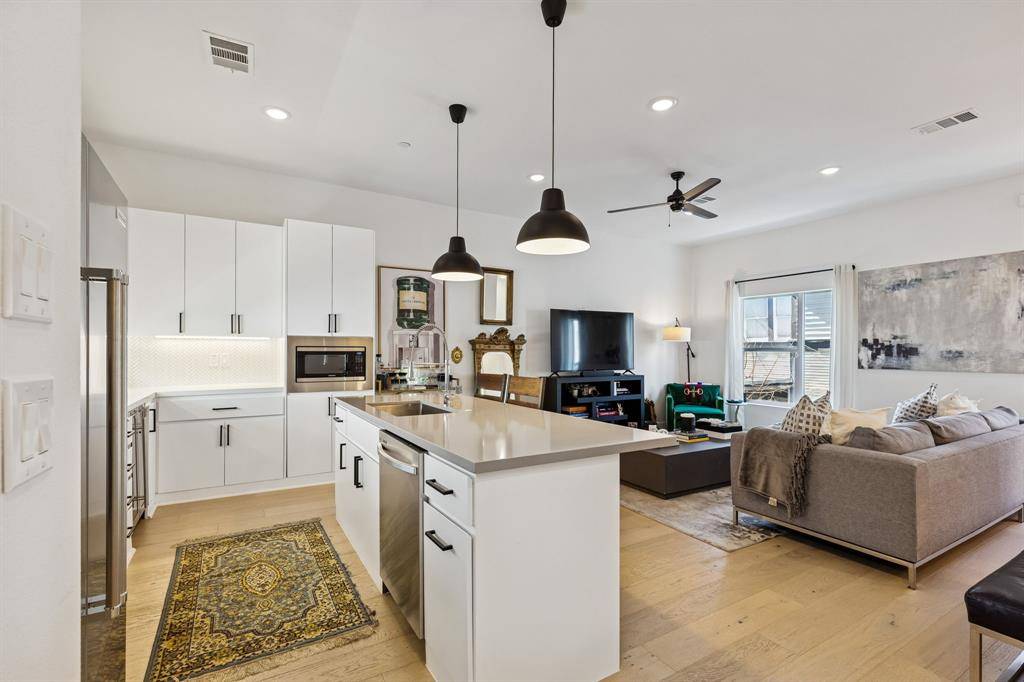 1507 N Garrett Avenue #202, Dallas, TX 75206