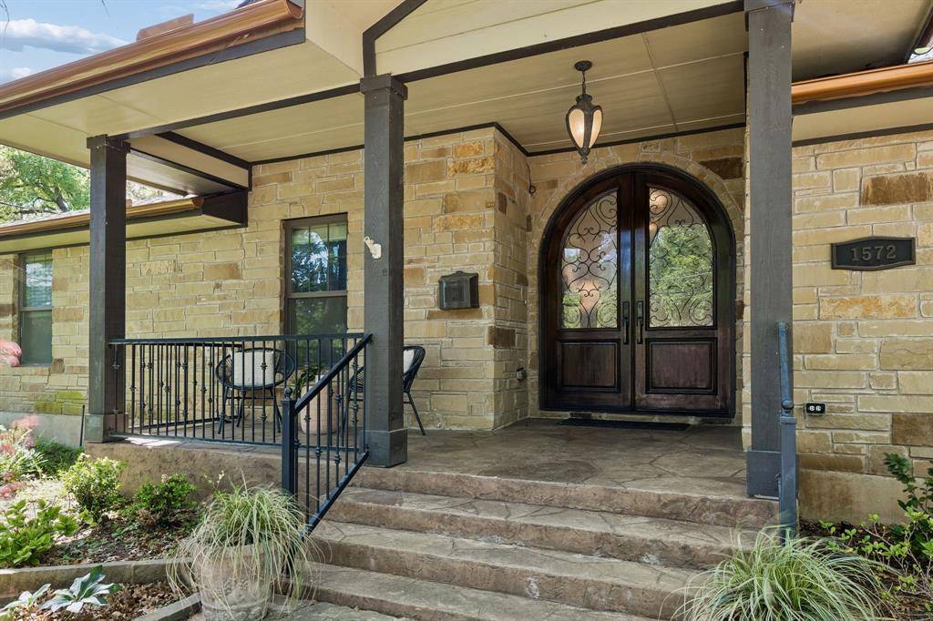 1572 Stemmons Avenue, Dallas, TX 75208