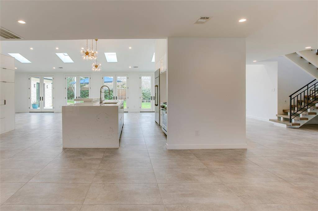 2045 Marydale Drive, Dallas, TX 75208