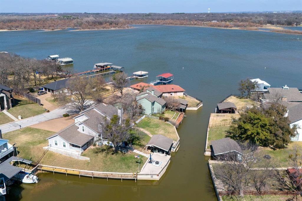 688 Harbor Drive N, Azle, TX 76020