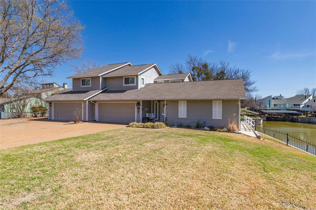688 Harbor Drive N, Azle, TX 76020