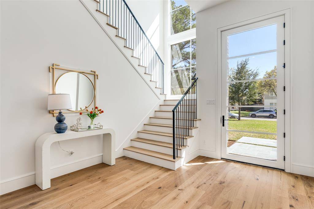 5819 Del Roy, Dallas, TX 75230