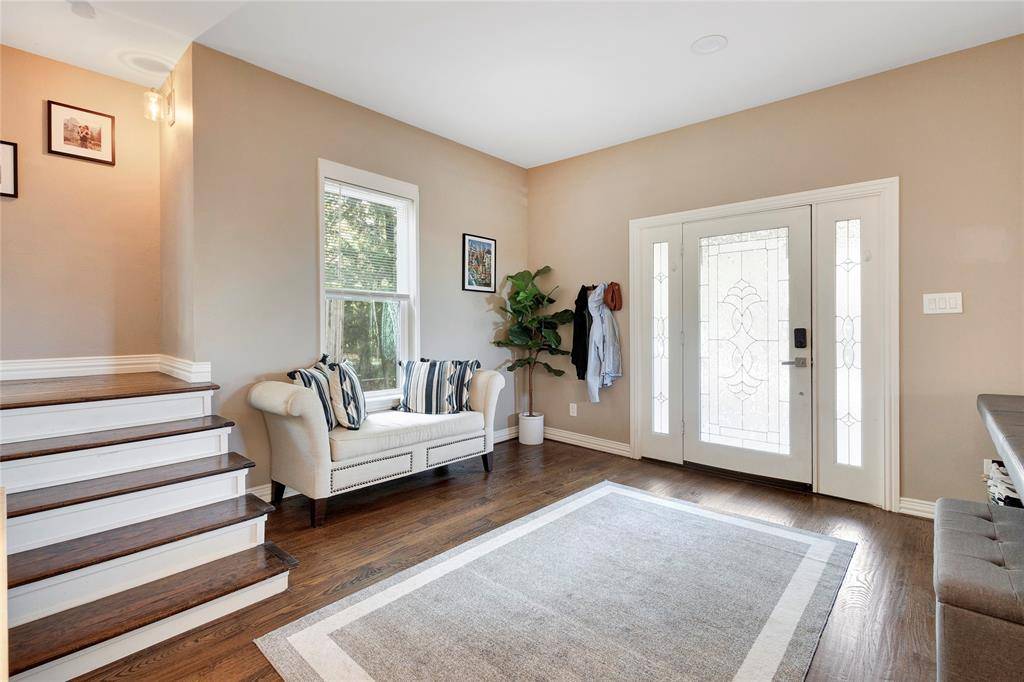 828 Elsbeth Street, Dallas, TX 75208