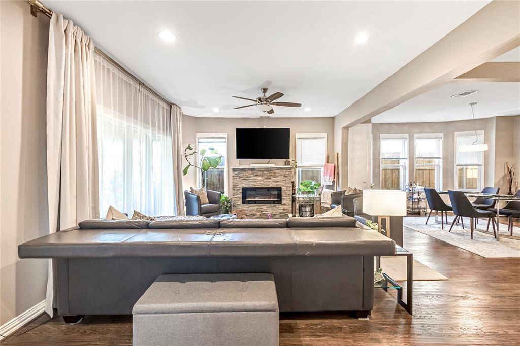 828 Elsbeth Street, Dallas, TX 75208