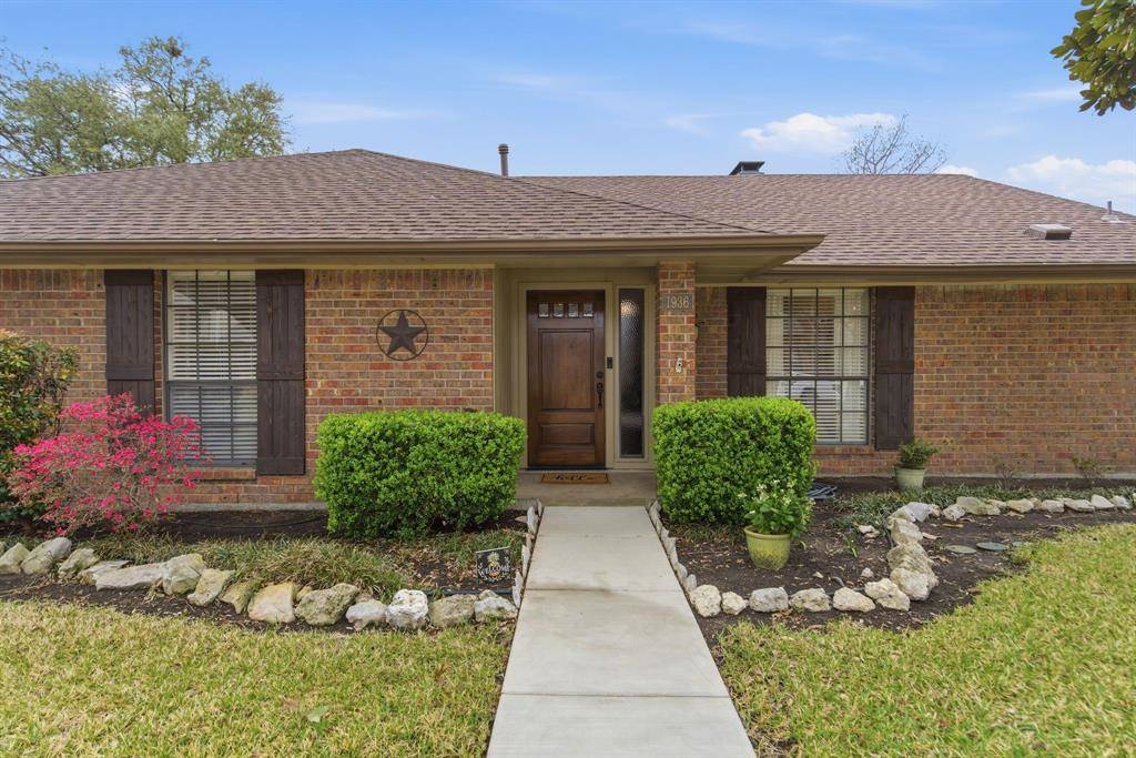 1936 Oakbluff Drive, Carrollton, TX 75007