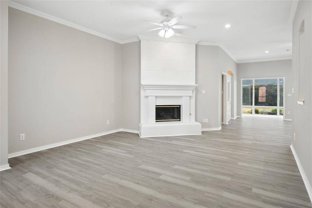 3216 Village Oak Drive, Arlington, TX 76017