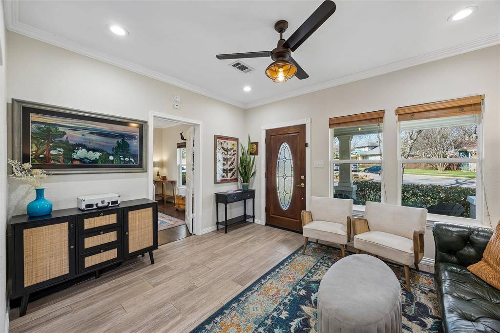 728 N Winnetka Avenue, Dallas, TX 75208